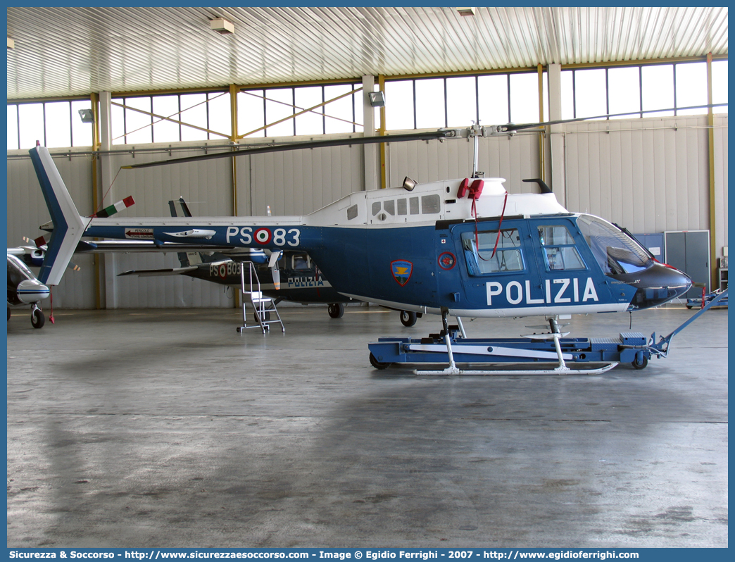 PS 83
Polizia di Stato
Reparto Volo
Agusta Bell AB206 Jet Ranger
Parole chiave: PS;P.S.;Polizia;di;Stato;Reparto;Volo;Agusta;Bell;AB;206;Jet Ranger