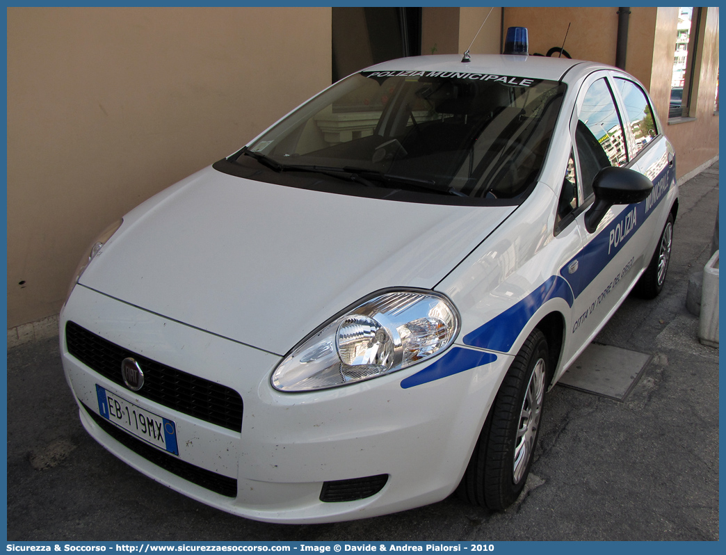 -
Polizia Municipale
Comune di Torre del Greco
Fiat Grande Punto
Parole chiave: Polizia;Locale;Municipale;Torre del Greco;Fiat;Grande Punto