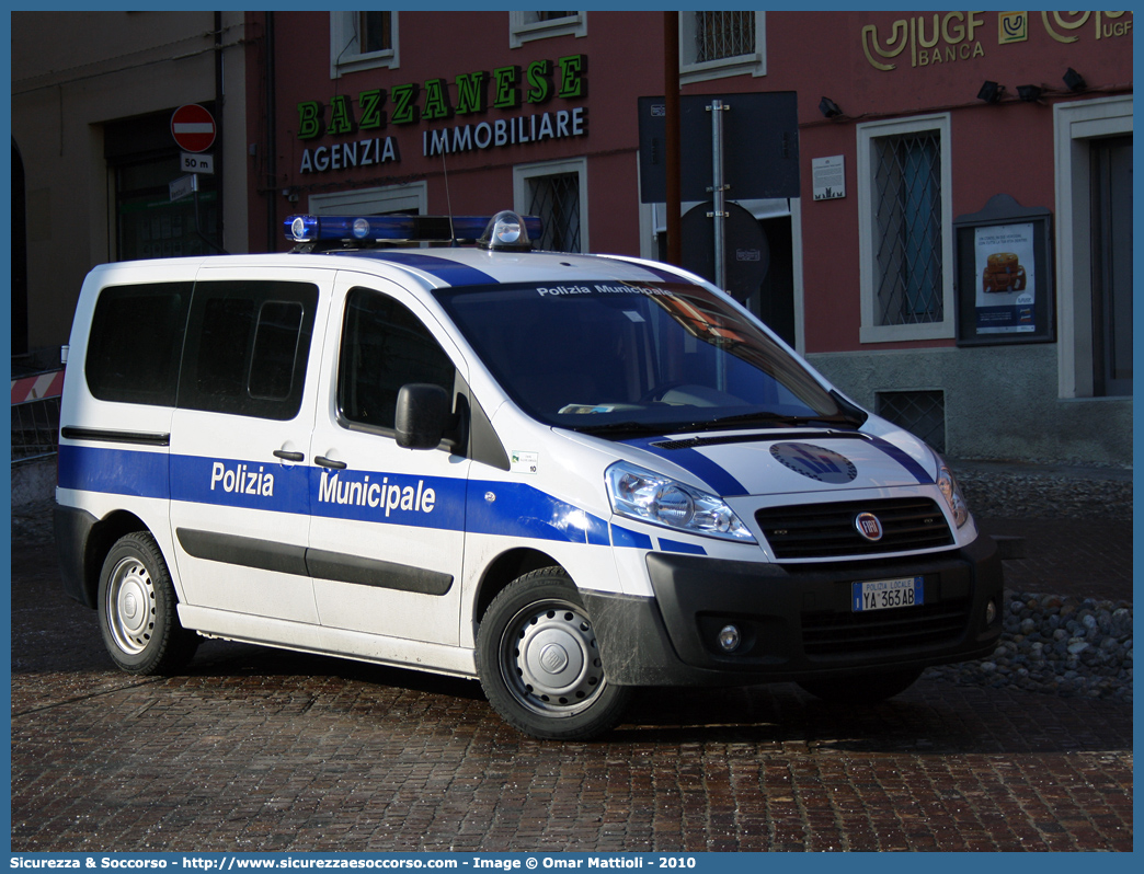 Polizia Locale YA363AB
Polizia Municipale
Unione Comuni Valle del Samoggia
Fiat Scudo IV serie
Parole chiave: Polizia;Locale;Municipale;Valle del Samoggia;Bazzano;Castello di Serravalle;Crespellano;Monteveglio;Savigno;Fiat;Scudo;YA363AB;YA 363 AB