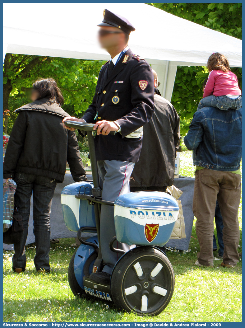 -
Polizia di Stato
Polizia Ferroviaria
Segway I2 Police
Parole chiave: Polizia;Stato;Polizia di Stato;Ferroviaria;Polfer;Segway;I2 Police