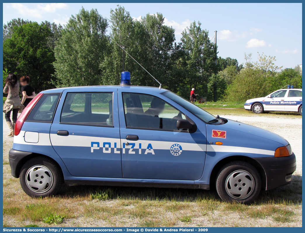 Polizia B7915
Polizia di Stato
Polizia Ferroviaria
Fiat Punto I serie
Parole chiave: Polizia;Stato;Polizia di Stato;Ferroviaria;Polfer;Fiat;Punto;B7915