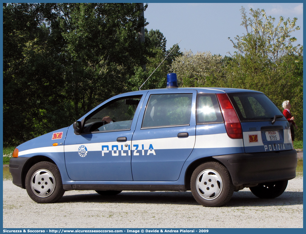 Polizia B7915
Polizia di Stato
Polizia Ferroviaria
Fiat Punto I serie
Parole chiave: Polizia;Stato;Polizia di Stato;Ferroviaria;Polfer;Fiat;Punto;B7915