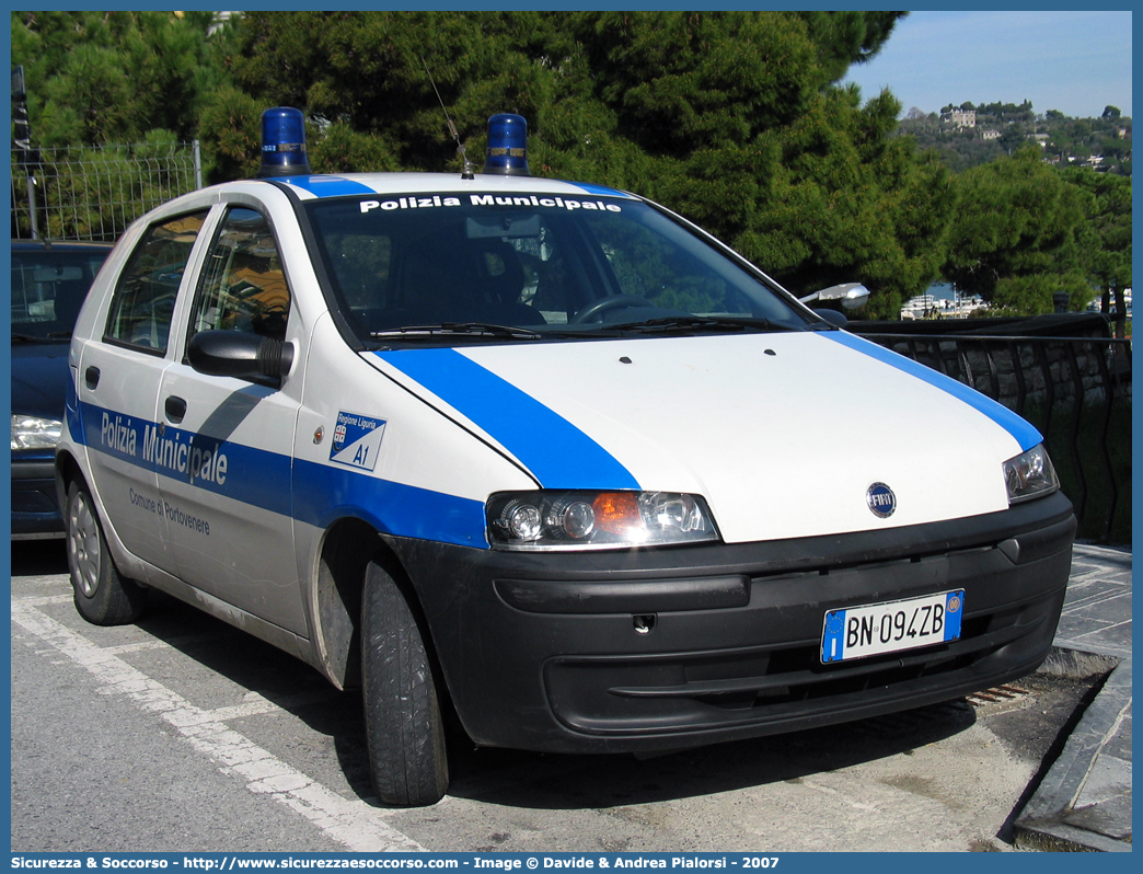 -
Polizia Municipale
Comune di Portovenere
Fiat Punto II serie
Parole chiave: Polizia;Locale;Municipale;Portovenere;Porto Venere;Fiat;Punto