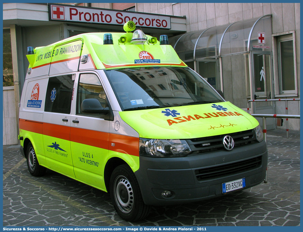 16
SUEM 118 Alto Vicentino
Azienda ULSS 7 - Pedemontana
Santorso
Volkswagen Transporter T5 restyling
Allestitore FAST S.r.l.
Parole chiave: 118;SUEM;S.U.E.M.;Alto;Vicentino;Vicenza;Ambulanza;Volkswagen;Transporter;T5;FAST