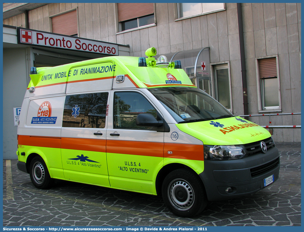 16
SUEM 118 Alto Vicentino
Azienda ULSS 7 - Pedemontana
Santorso
Volkswagen Transporter T5 restyling
Allestitore FAST S.r.l.
Parole chiave: 118;SUEM;S.U.E.M.;Alto;Vicentino;Vicenza;Ambulanza;Volkswagen;Transporter;T5;FAST