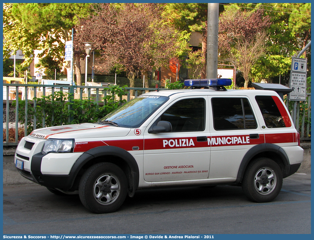 Polizia Locale YA183AD
Polizia Municipale
Gestione Associata
Borgo San Lorenzo, Marradi e 
Palazzuolo sul Senio
Land Rover Freelander
I serie restyling
Allestitore Bertazzoni S.r.l.
Parole chiave: Polizia;Locale;Municipale;Borgo San Lorenzo;Marradi;Palazzuolo sul Senio;Land Rover;Freelander;YA183AD;YA 183 AD;Bertazzoni