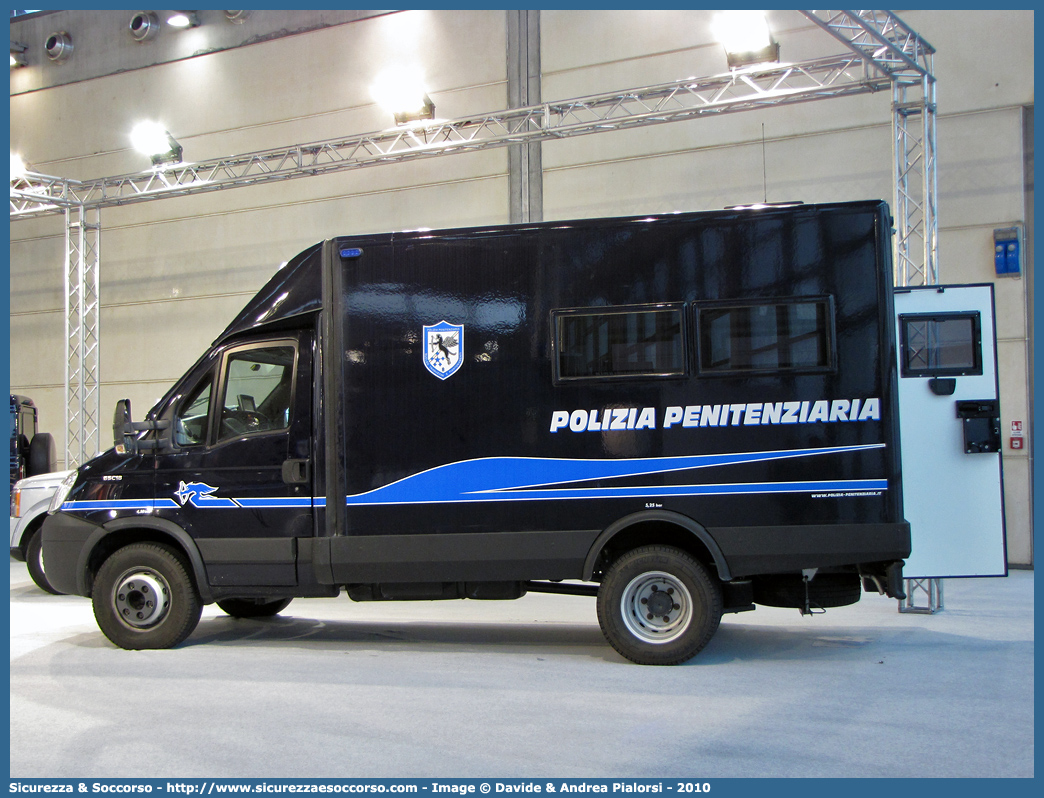 Polizia Penitenziaria 791AE
Polizia Penitenziaria
Iveco Daily 60C18 IV serie
Parole chiave: PolPen;Pol.Pen.;AdiC;A.diC.;Agenti di Custodia;Polizia Penitenziaria;Iveco;Daily;60C18 IV serie;791AE