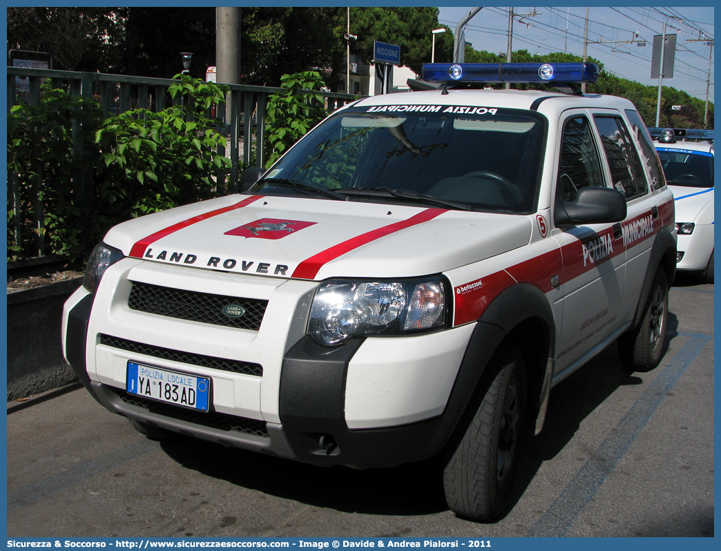 Polizia Locale YA183AD
Polizia Municipale
Gestione Associata
Borgo San Lorenzo, Marradi e 
Palazzuolo sul Senio
Land Rover Freelander
I serie restyling
Allestitore Bertazzoni S.r.l.
Parole chiave: Polizia;Locale;Municipale;Borgo San Lorenzo;Marradi;Palazzuolo sul Senio;Land Rover;Freelander;YA183AD;YA 183 AD;Bertazzoni