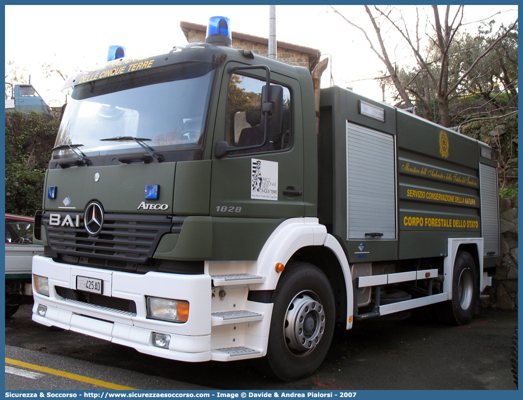 CFS 425AD
Corpo Forestale dello Stato
Nucleo Antincendio Boschivo
Parco Nazionale delle Cinque Terre
Mercedes Benz Atego 1828 I serie restyling
Parole chiave: Corpo;Forestale;Stato;Corpo Forestale dello Stato;CFS;C.F.S.;Antincendio;Boschivo;AIB;A.I.B.;Mercedes Benz;Atego