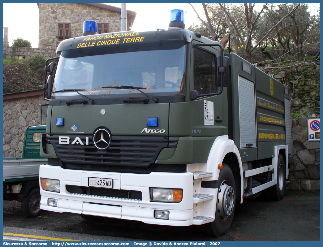 CFS 425AD
Corpo Forestale dello Stato
Nucleo Antincendio Boschivo
Parco Nazionale delle Cinque Terre
Mercedes Benz Atego 1828 I serie restyling
Parole chiave: Corpo;Forestale;Stato;Corpo Forestale dello Stato;CFS;C.F.S.;Antincendio;Boschivo;AIB;A.I.B.;Mercedes Benz;Atego