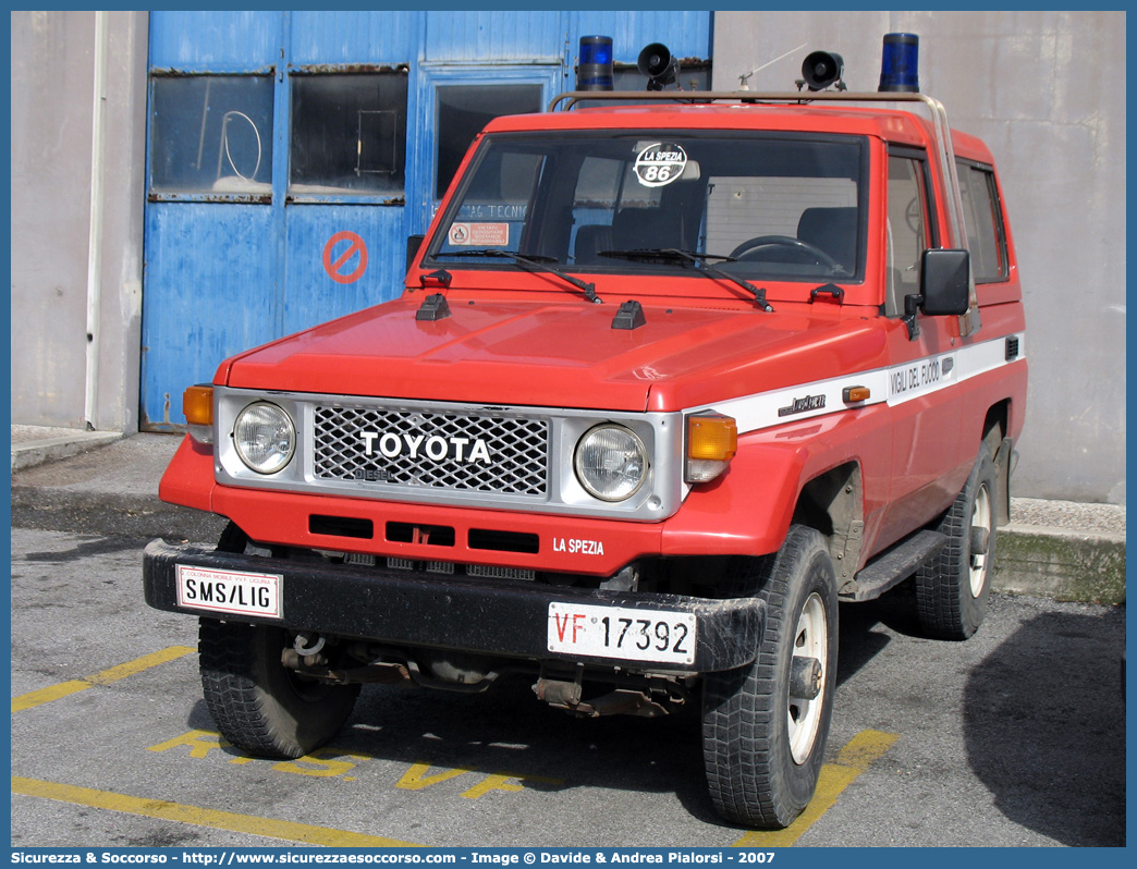 VF 17392
Corpo Nazionale Vigili del Fuoco
Toyota Land Cruiser III serie
Parole chiave: VVF;V.V.F.;Corpo;Nazionale;Vigili;del;Fuoco;Toyota;Land;Cruiser