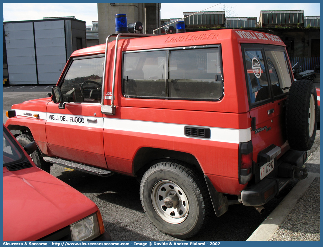 VF 17392
Corpo Nazionale Vigili del Fuoco
Toyota Land Cruiser III serie
Parole chiave: VVF;V.V.F.;Corpo;Nazionale;Vigili;del;Fuoco;Toyota;Land;Cruiser