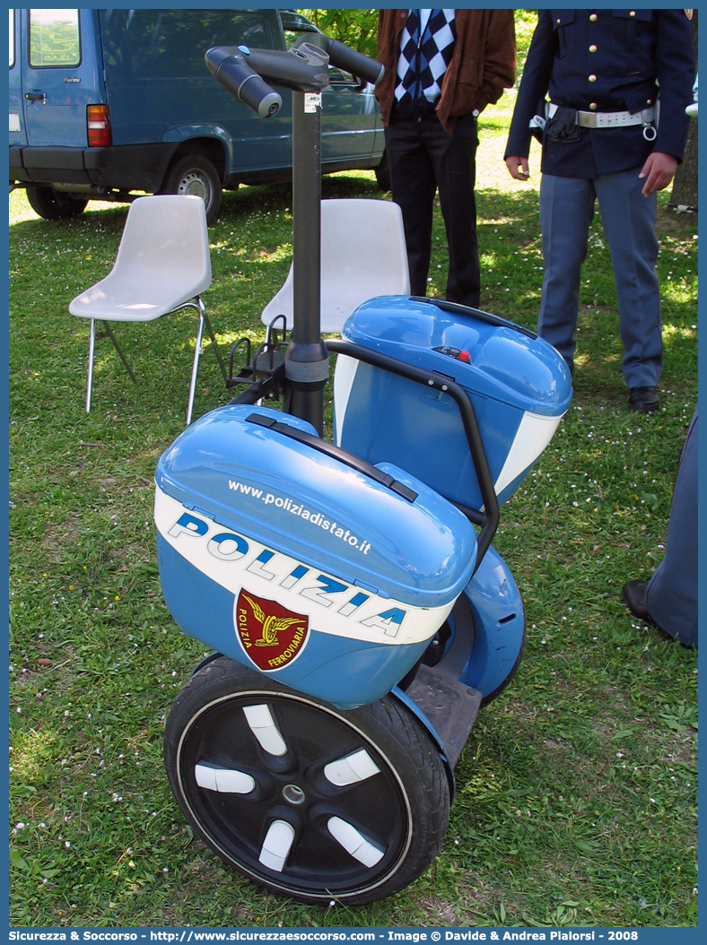 -
Polizia di Stato
Polizia Ferroviaria
Segway I2 Police
Parole chiave: Polizia;Stato;Polizia di Stato;Ferroviaria;Polfer;Segway;I2 Police