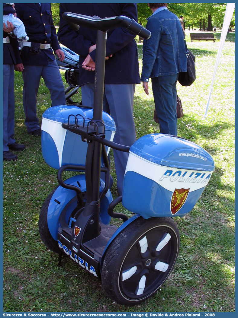 -
Polizia di Stato
Polizia Ferroviaria
Segway I2 Police
Parole chiave: Polizia;Stato;Polizia di Stato;Ferroviaria;Polfer;Segway;I2 Police