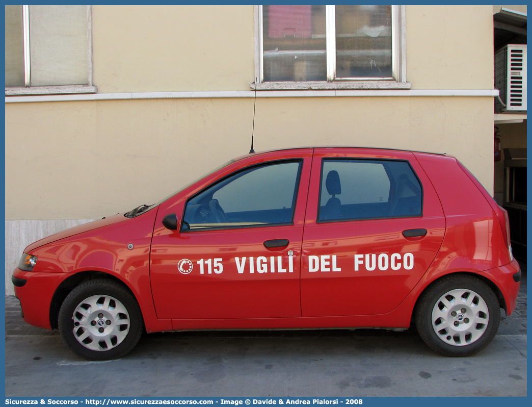 VF 21014
Corpo Nazionale Vigili del Fuoco
Fiat Punto II serie
Parole chiave: Corpo;Nazionale;Vigili del Fuoco;Vigili;Fuoco;Fiat;Punto