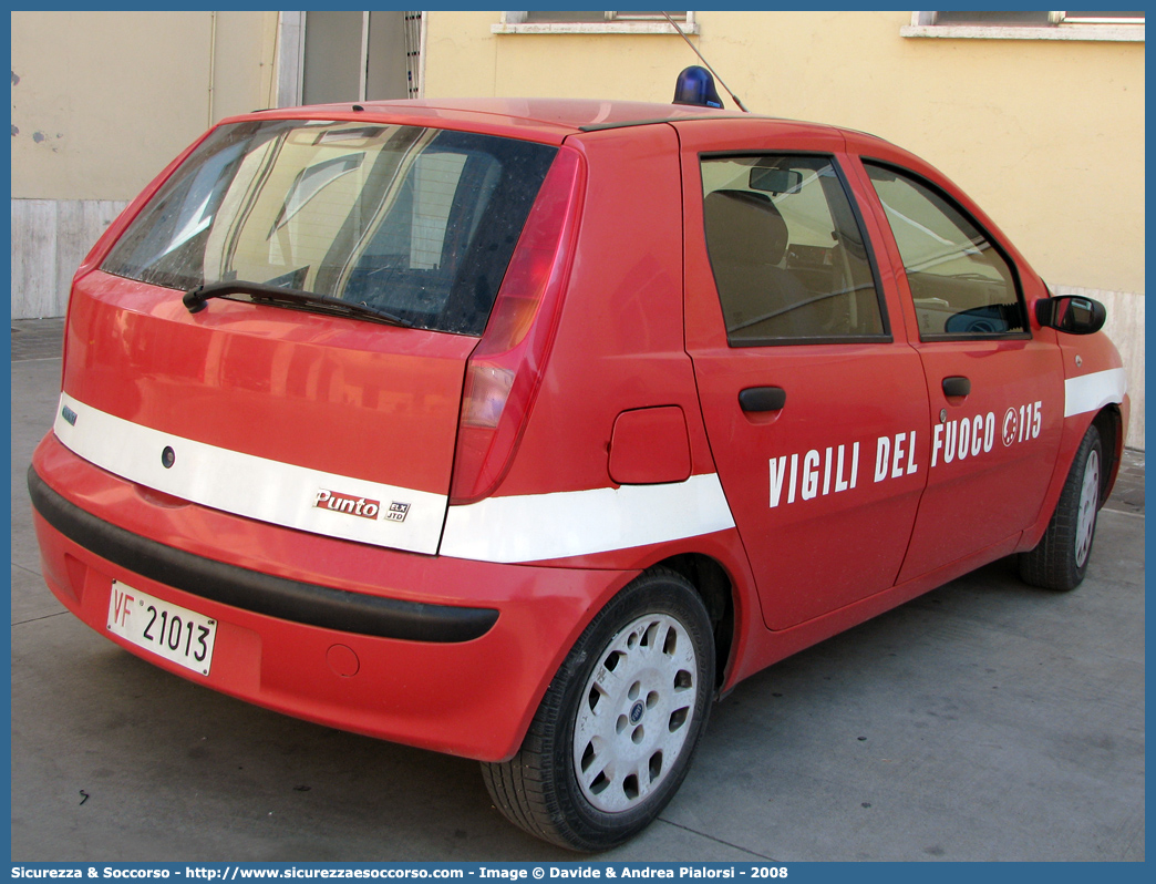 VF 21013
Corpo Nazionale Vigili del Fuoco
Fiat Punto II serie
Parole chiave: Corpo;Nazionale;Vigili del Fuoco;Vigili;Fuoco;Fiat;Punto