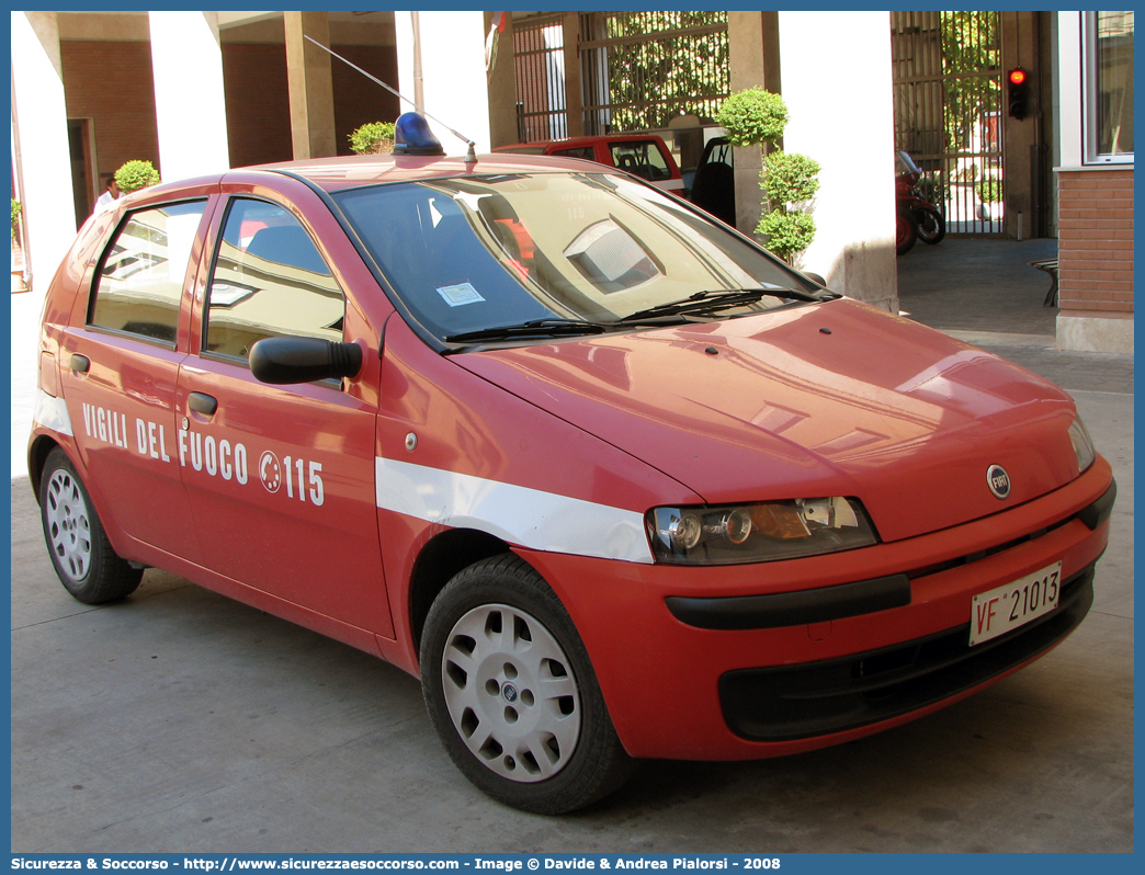 VF 21013
Corpo Nazionale Vigili del Fuoco
Fiat Punto II serie
Parole chiave: Corpo;Nazionale;Vigili del Fuoco;Vigili;Fuoco;Fiat;Punto