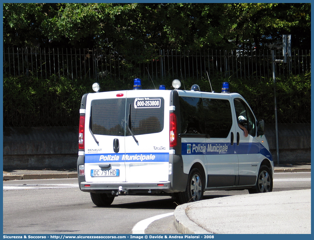 -
Polizia Municipale
Comune di Casalecchio di Reno
Renault Trafic III serie
Allestitore Bertazzoni S.r.l.
Parole chiave: Polizia;Locale;Municipale;Casalecchio di Reno;Renault;Trafic;Bertazzoni