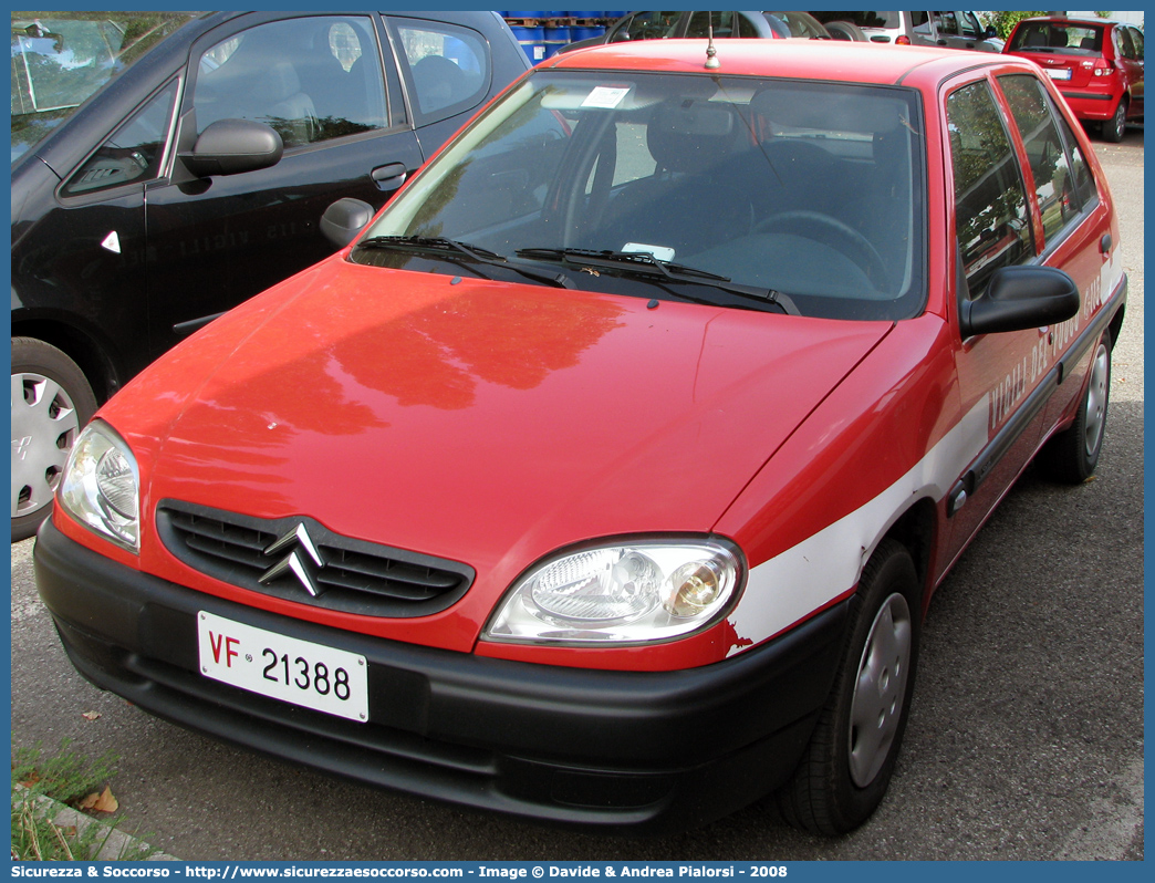 VF 21388
Corpo Nazionale Vigili del Fuoco
Citroen Saxo II serie
Parole chiave: VF;VVF;V.F.;V.V.F.;Corpo;Nazionale;Vigili del Fuoco;Vigili;Fuoco;Citroen;Saxo