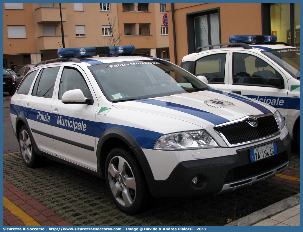 Polizia Locale YA194AB
Polizia Municipale
Comune di San Lazzaro di Savena
Skoda Octavia Wagon Scout II serie
Allestitore Focaccia Group S.r.l.
Parole chiave: Polizia;Locale;Municipale;San Lazzaro di Savena;Skoda;Octavia;Wagon;Scout;Focaccia;YA194AB;YA 194 AB