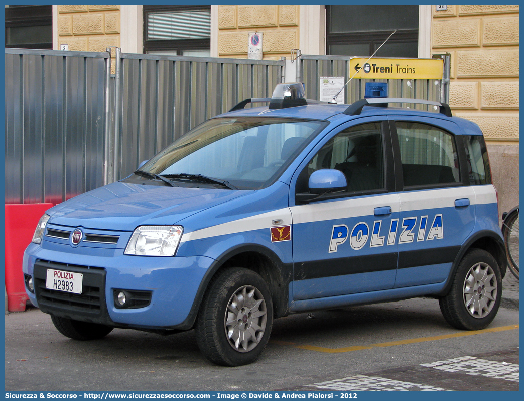 Polizia H2983
Polizia di Stato
Polizia Ferroviaria
Fiat Nuova Panda 4x4 I serie
Parole chiave: PS;P.S.;Polizia;di;Stato;Ferroviaria;Polfer;Fiat;Nuova;Panda