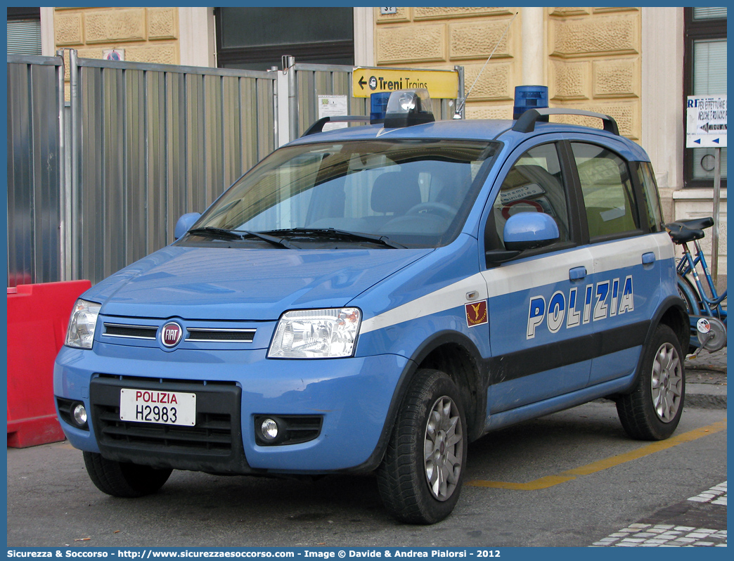 Polizia H2983
Polizia di Stato
Polizia Ferroviaria
Fiat Nuova Panda 4x4 I serie
Parole chiave: PS;P.S.;Polizia;di;Stato;Ferroviaria;Polfer;Fiat;Nuova;Panda