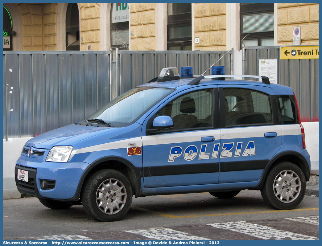 Polizia H2983
Polizia di Stato
Polizia Ferroviaria
Fiat Nuova Panda 4x4 I serie
Parole chiave: PS;P.S.;Polizia;di;Stato;Ferroviaria;Polfer;Fiat;Nuova;Panda