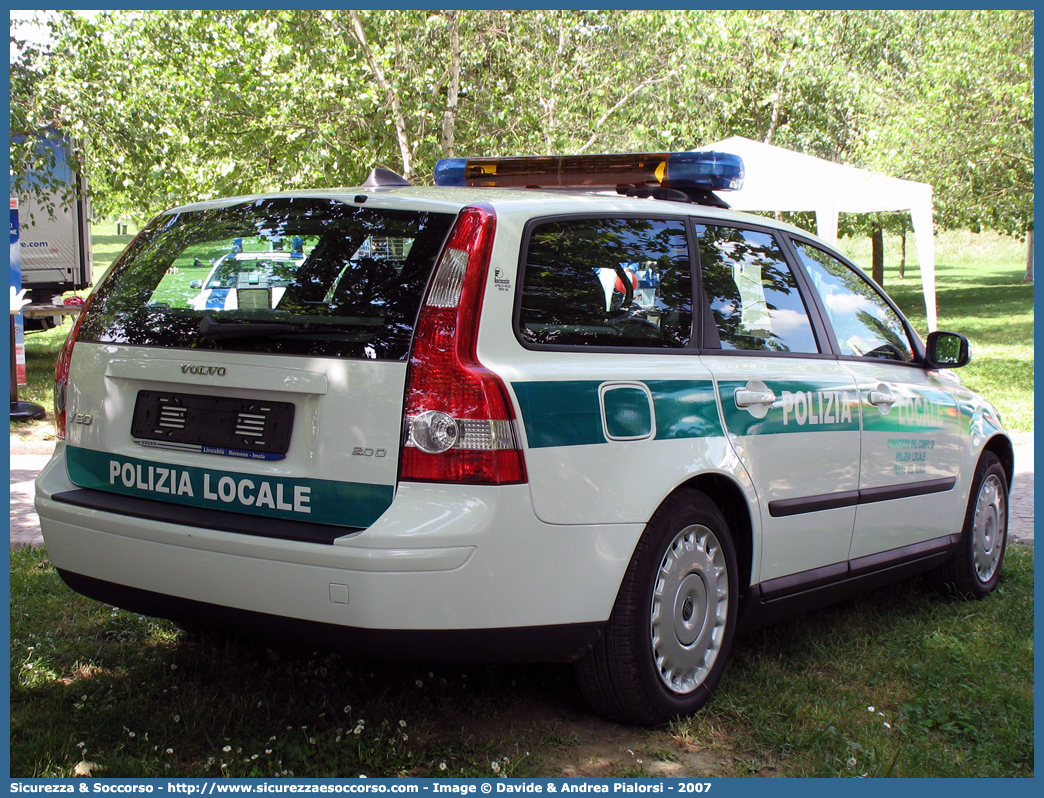 -
Polizia Locale
Consorzio Terre del Serio
Volvo V50
Allestitore Focaccia Group S.r.l.
Parole chiave: Polizia;Locale;Municipale;Terre del Serio;Bariano;Fornovo San Giovanni;Misano di Gera d'Adda;Misano di Gera d Adda;Morengo;Mozzanica;Pagazzano;Volvo;V50;V 50;Focaccia