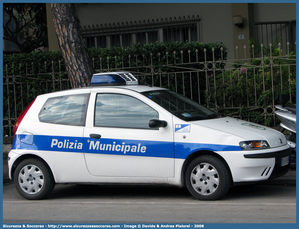 -
Polizia Municipale
Comune di Auditore
Fiat Punto II serie
Parole chiave: Polizia;Locale;Municipale;Auditore;Fiat;Punto