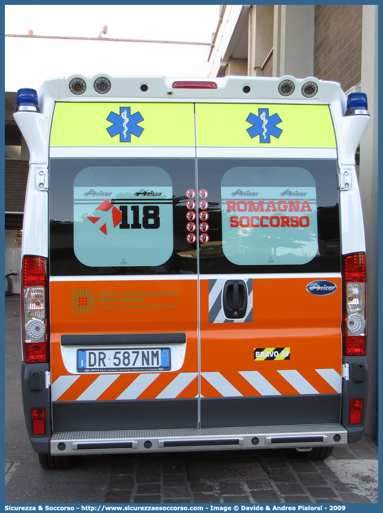 BRAVO 29
118 Romagna Soccorso
Ambito Territoriale di Rimini
Fiat Ducato III serie
Allestitore Aricar S.p.A.
Parole chiave: 118;Romagna;Soccorso;Rimini;Ambulanza;Fiat;Ducato;Aricar