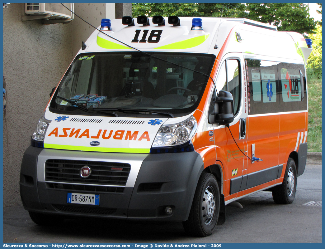 BRAVO 29
118 Romagna Soccorso
Ambito Territoriale di Rimini
Fiat Ducato III serie
Allestitore Aricar S.p.A.
Parole chiave: 118;Romagna;Soccorso;Rimini;Ambulanza;Fiat;Ducato;Aricar