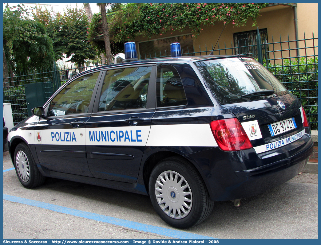 -
Polizia Municipale
Comune di Barletta
Fiat Stilo
Parole chiave: Polizia;Locale;Municipale;Barletta;Fiat;Stilo