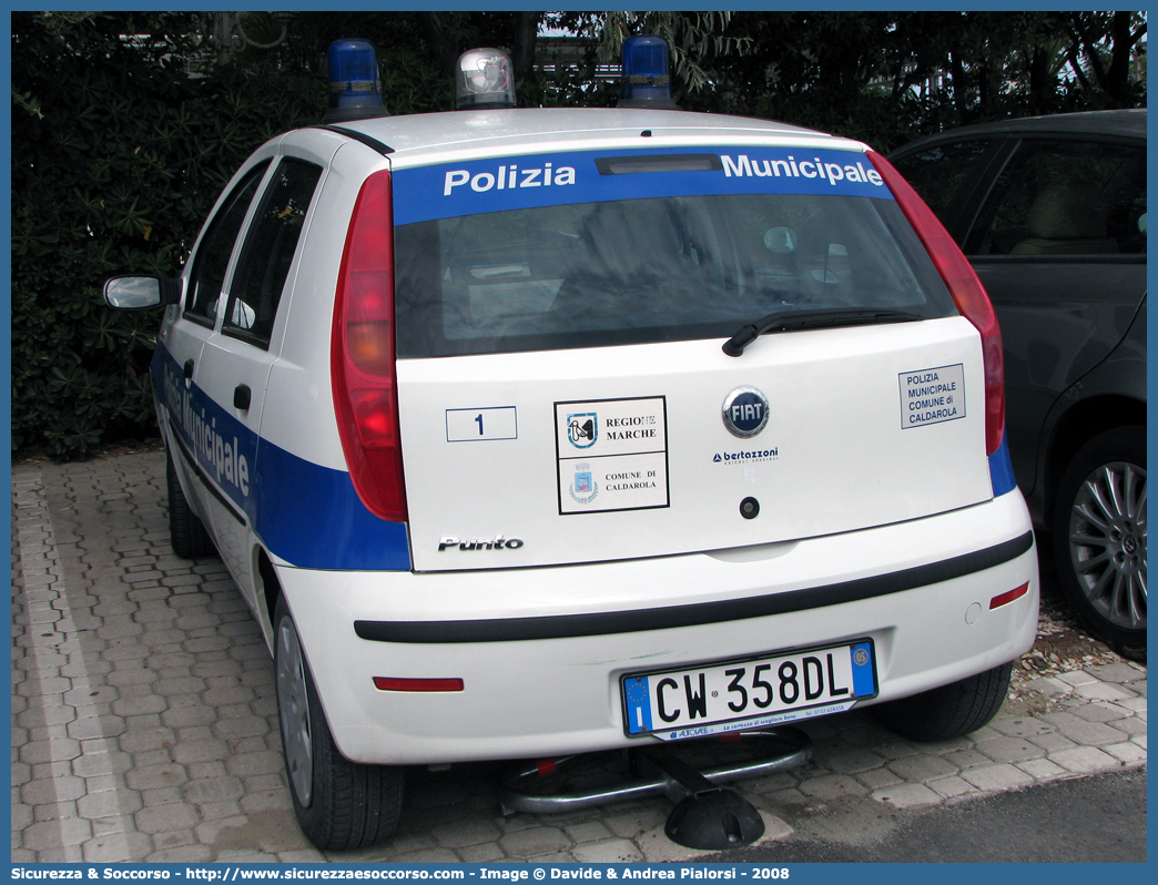 Polizia Locale YA049AA
Polizia Municipale
Comune di Caldarola
Fiat Punto III serie
Parole chiave: Polizia;Locale;Municipale;Caldarola;Fiat;Punto;YA049AA