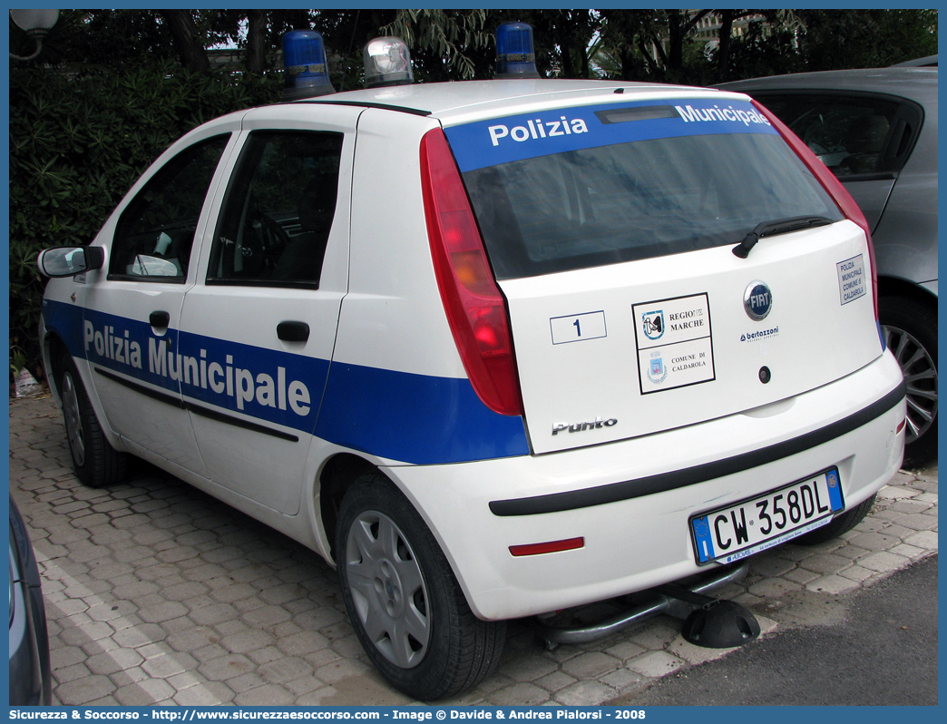 Polizia Locale YA049AA
Polizia Municipale
Comune di Caldarola
Fiat Punto III serie
Parole chiave: Polizia;Locale;Municipale;Caldarola;Fiat;Punto;YA049AA