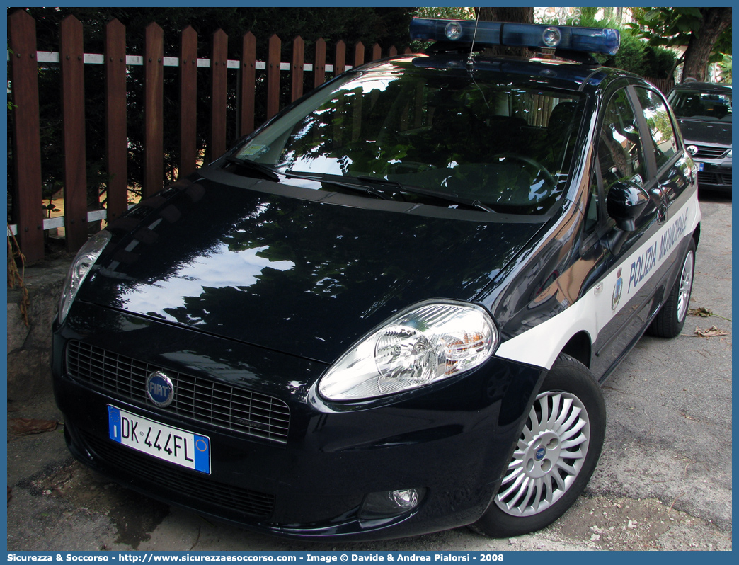 -
Polizia Municipale
Comune di Conversano
Fiat Grande Punto
Parole chiave: Polizia;Locale;Municipale;Conversano;Fiat;Grande Punto