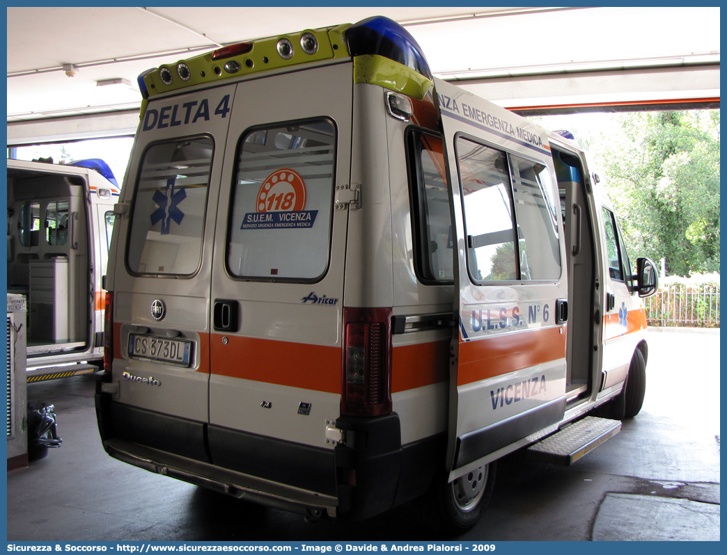 DELTA 4
SUEM 118 Vicenza
Azienda ULSS 8 - Berica
Fiat Ducato II serie restyling
Allestitore Aricar S.p.A.
Parole chiave: 118;SUEM;S.U.E.M.;Vicenza;Ambulanza;Fiat;Ducato;Aricar