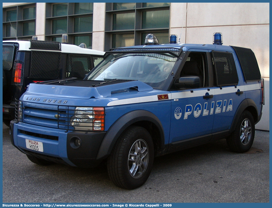 Polizia H1005
Polizia di Stato
Reparto Mobile
Land Rover Discovery 3
Allestitore Carrozzeria Marazzi S.p.A.
Parole chiave: H1005;PS;P.S.;Polizia di Stato;Reparto;Mobile;Ordine;Pubblico;Land Rover;Discovery;3;Marazzi