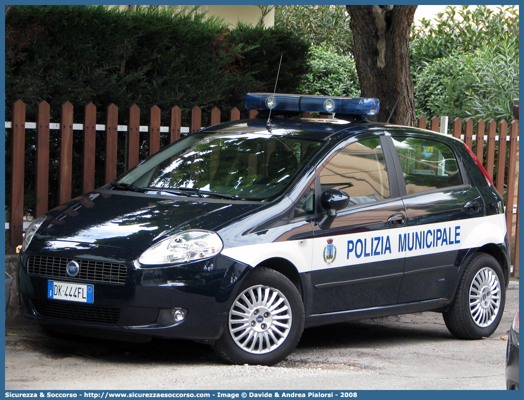 -
Polizia Municipale
Comune di Conversano
Fiat Grande Punto
Parole chiave: Polizia;Locale;Municipale;Conversano;Fiat;Grande Punto