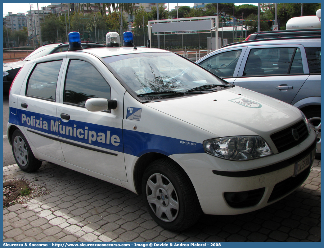 Polizia Locale YA049AA
Polizia Municipale
Comune di Caldarola
Fiat Punto III serie
Parole chiave: Polizia;Locale;Municipale;Caldarola;Fiat;Punto;YA049AA