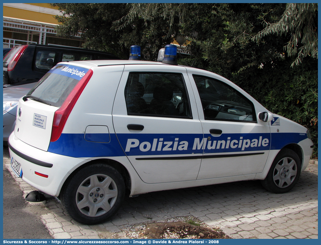 Polizia Locale YA049AA
Polizia Municipale
Comune di Caldarola
Fiat Punto III serie
Parole chiave: Polizia;Locale;Municipale;Caldarola;Fiat;Punto;YA049AA