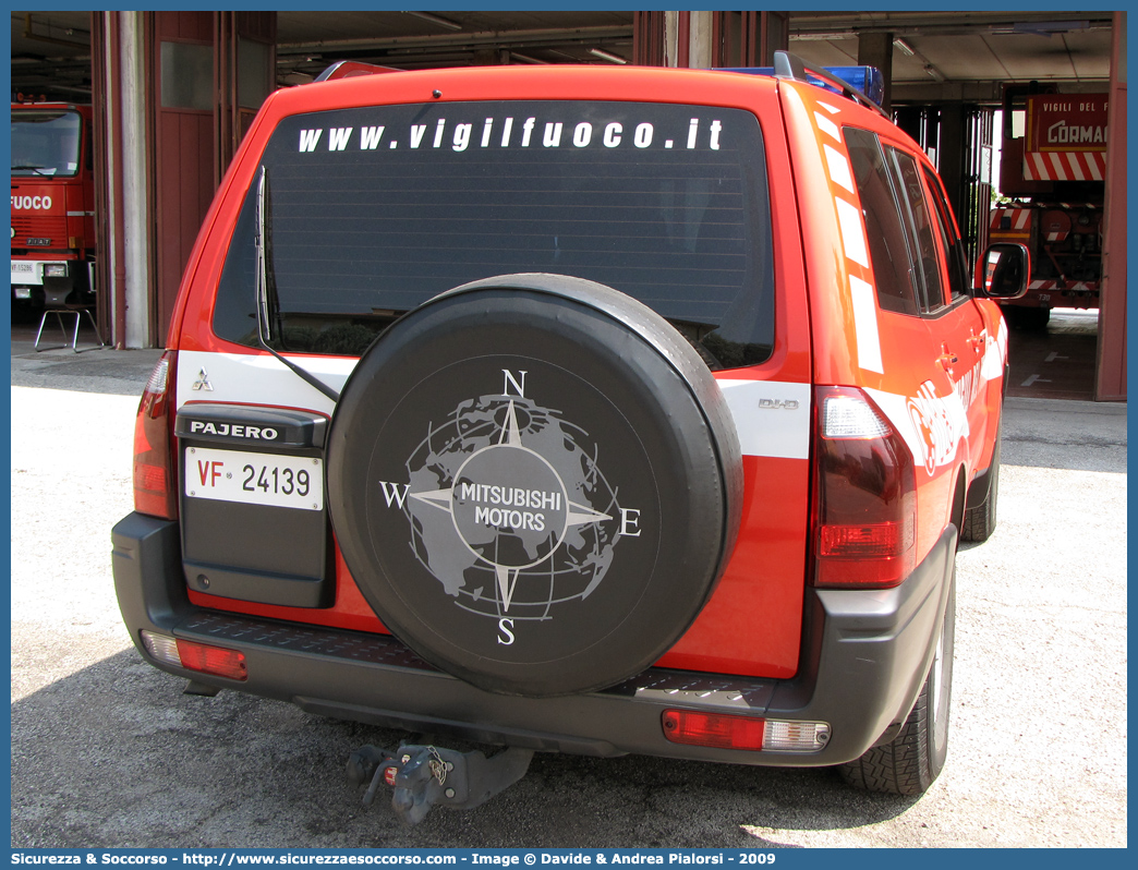 VF 24139
Corpo Nazionale Vigili del Fuoco
Mitsubishi Pajero LWB III serie restyling
Parole chiave: VF;VVF;V.F.;V.V.F.;Corpo;Nazionale;Vigili del Fuoco;Vigili;Fuoco;Mitsubishi;Pajero;LWB