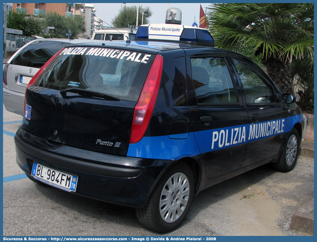 -
Polizia Municipale
Comune di Stroncone
Fiat Punto II serie
Parole chiave: Polizia;Locale;Municipale;Stroncone;Fiat;Punto