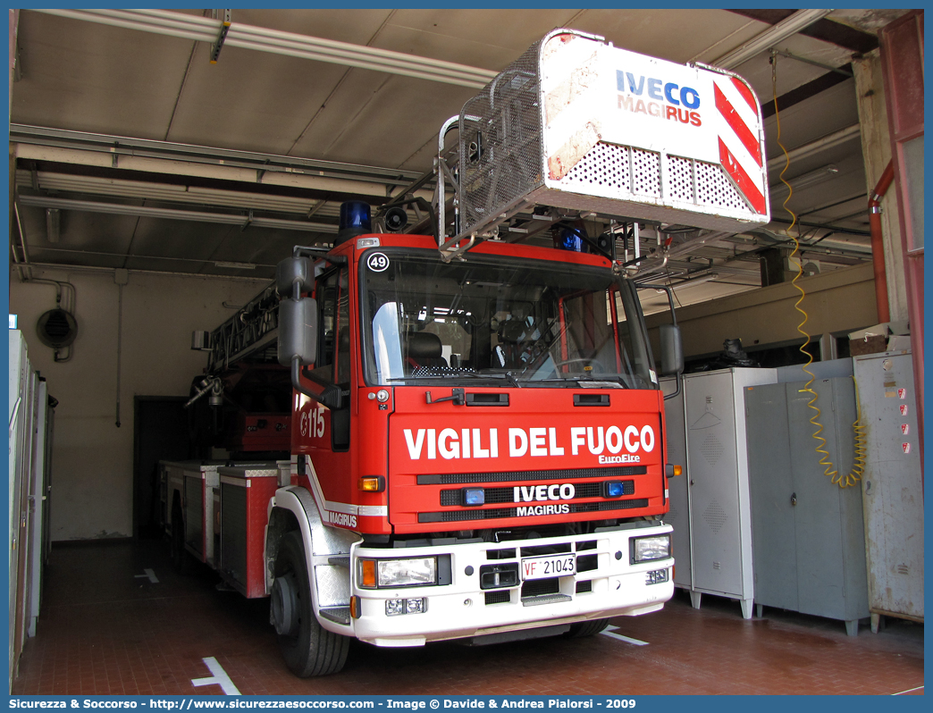 VF 21043
Corpo Nazionale Vigili del Fuoco
Iveco 150E27 EuroFire I serie
Allestitore Magirus
Parole chiave: VVF;V.V.F.;Corpo;Nazionale;Vigili;del;Fuoco;AutoScala;AS;Iveco;150E27;EuroFire;Magirus