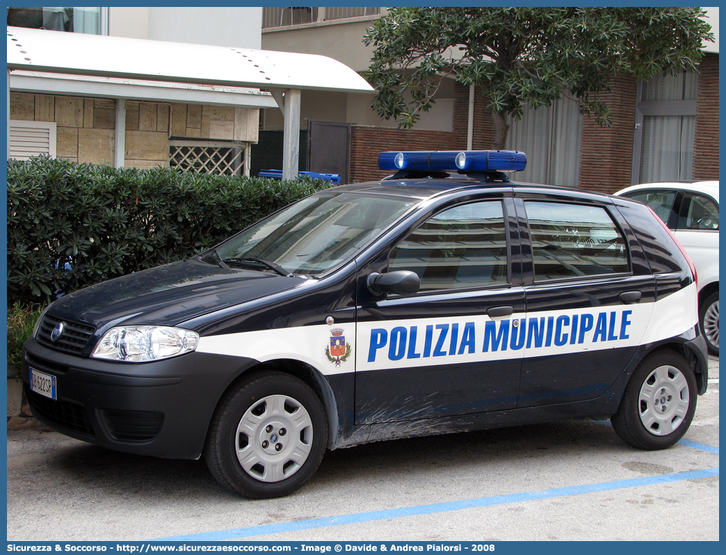 -
Polizia Municipale
Comune di Santeramo in Colle
Fiat Punto III serie
Parole chiave: Polizia;Locale;Municipale;Santeramo in Colle;Fiat;Punto