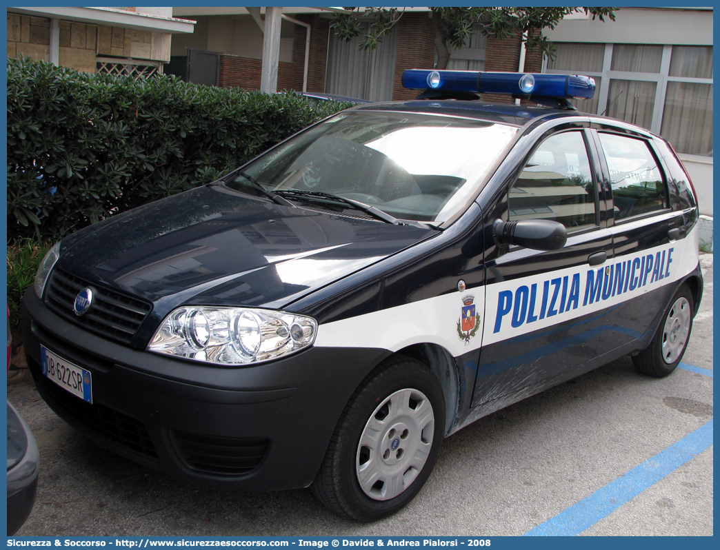 -
Polizia Municipale
Comune di Santeramo in Colle
Fiat Punto III serie
Parole chiave: Polizia;Locale;Municipale;Santeramo in Colle;Fiat;Punto