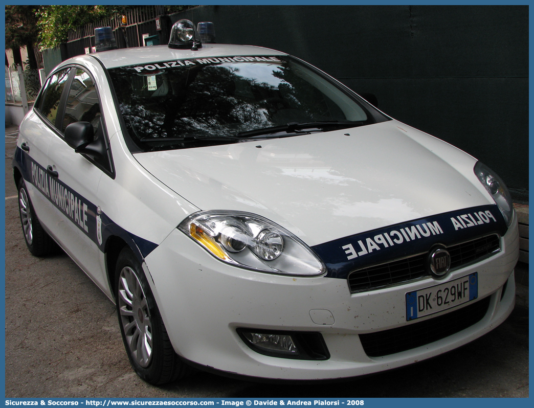 Polizia Locale YA001AC
Polizia Municipale
Comune di Monterotondo
Fiat Nuova Bravo
Parole chiave: Polizia;Locale;Municipale;Monterotondo;Fiat;Nuova Bravo;YA001AC