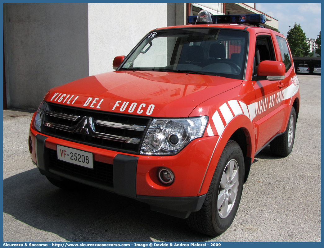 VF 25208
Corpo Nazionale Vigili del Fuoco
Mitsubishi Pajero SWB IV serie
Parole chiave: Corpo;Nazionale;Vigili del Fuoco;Vigili;Fuoco;Mitsubishi;Pajero;SWB