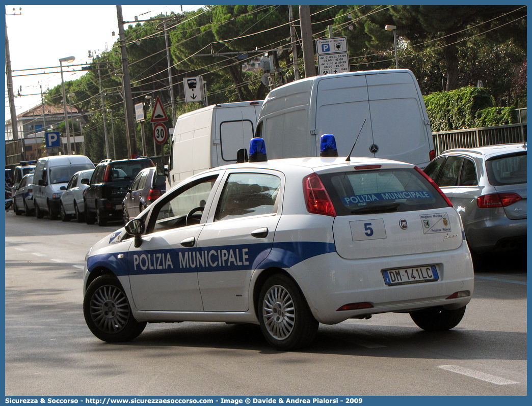 -
Polizia Municipale
Comune di Potenza Picena
Fiat Grande Punto
Parole chiave: Polizia;Locale;Municipale;Potenza Picena;Fiat;Grande Punto