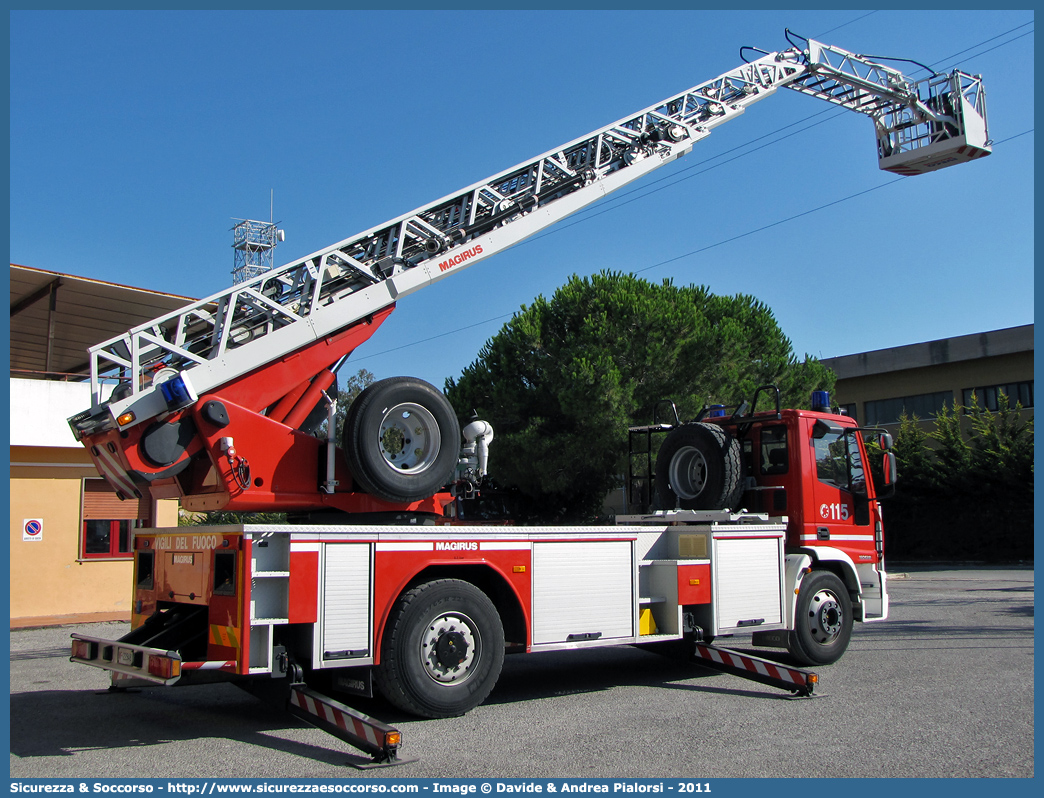 VF 22948
Corpo Nazionale Vigili del Fuoco
Iveco 150E28 EuroFire II serie
Allestitore Magirus
unico esemplare
con asse posteriore sterzante
Parole chiave: VVF;V.V.F.;Corpo;Nazionale;Vigili;del;Fuoco;AutoScala;AS;Iveco;150E28;EuroFire;Magirus