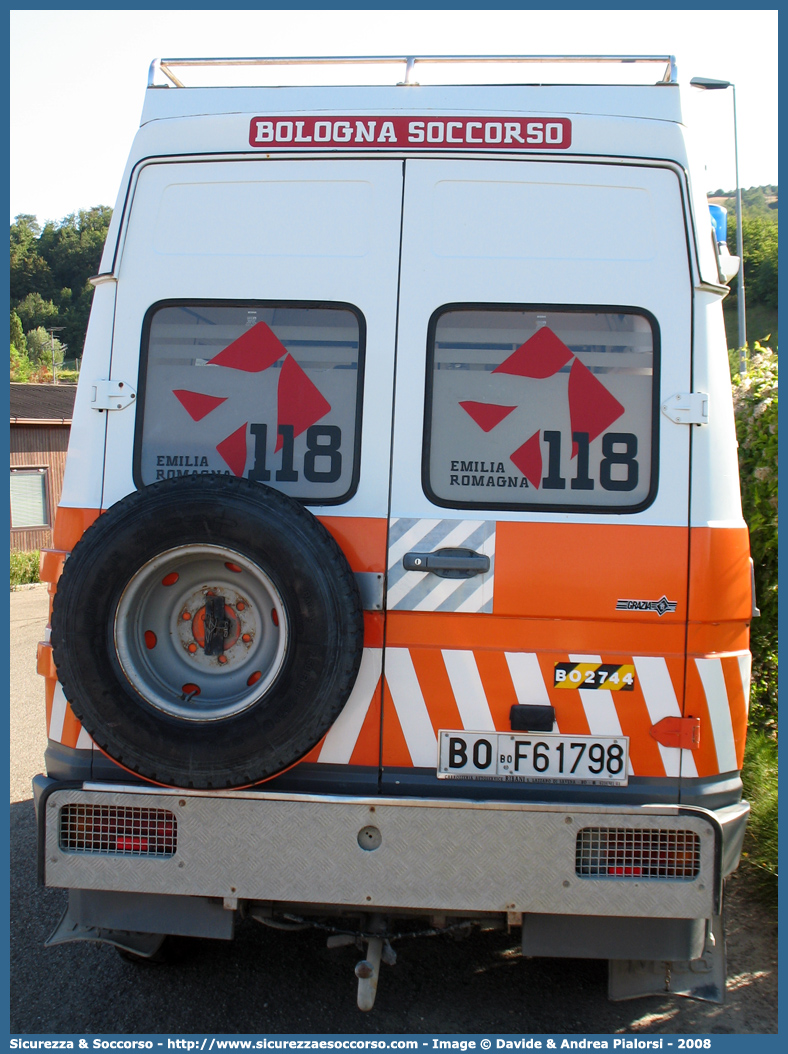 BO 2744
118 Bologna Soccorso
Iveco Daily 4x4 II serie
(variante)
Parole chiave: 118;Bologna;Soccorso;Ambulanza;Iveco;Daily;GECAV;Gestione;Emergenza;Cantieri;Alta Velocità;Variante di Valico